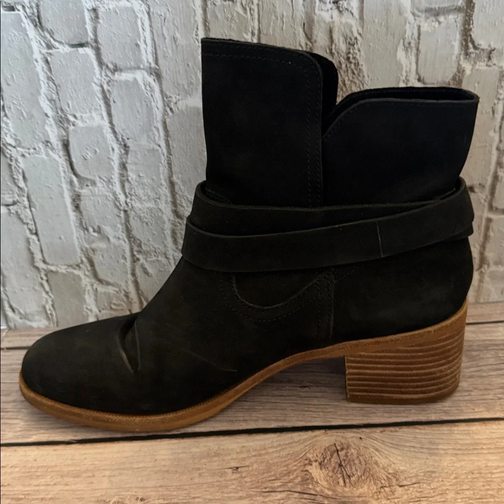 UGG 100% leather